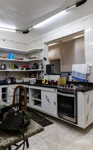 Casa à venda com 525m², 8 quartos e 4 vagas Casa à venda com 525m², 8 quartos e 4 vagasCasa 2 - Cozinha