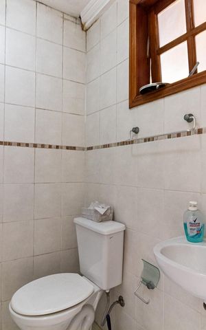 Casa à venda com 525m², 8 quartos e 4 vagas Casa à venda com 525m², 8 quartos e 4 vagasCasa 1 - Banheiro da Varanda