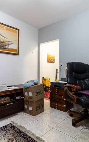 Casa à venda com 525m², 8 quartos e 4 vagas Casa à venda com 525m², 8 quartos e 4 vagasCasa 2 - Escritório