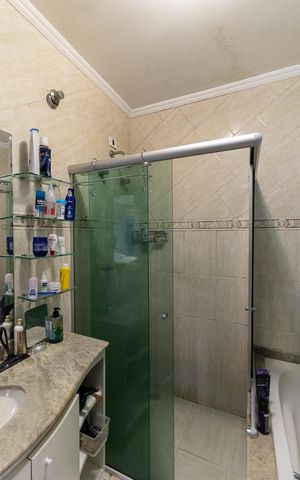 Casa à venda com 525m², 8 quartos e 4 vagas Casa à venda com 525m², 8 quartos e 4 vagasCasa 1 - Banheiro da Suíte 1