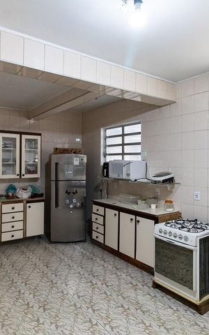Casa à venda com 525m², 8 quartos e 4 vagas Casa à venda com 525m², 8 quartos e 4 vagasCasa 3 - Cozinha