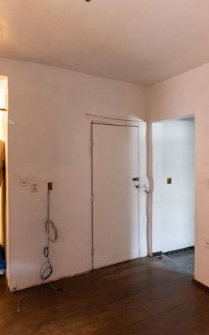 Casa à venda com 525m², 8 quartos e 4 vagas Casa à venda com 525m², 8 quartos e 4 vagasCasa 3 - Quarto 4