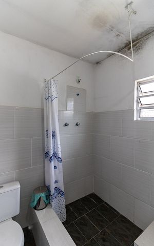 Casa à venda com 525m², 8 quartos e 4 vagas Casa à venda com 525m², 8 quartos e 4 vagasCasa 3 - Banheiro 1