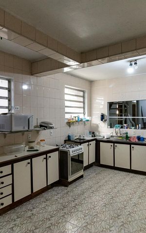 Casa à venda com 525m², 8 quartos e 4 vagas Casa à venda com 525m², 8 quartos e 4 vagasCasa 3 - Cozinha
