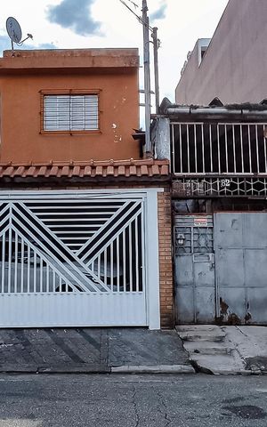 Casa à venda com 525m², 8 quartos e 4 vagas Casa à venda com 525m², 8 quartos e 4 vagasFachada
