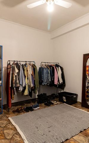 Casa à venda com 525m², 8 quartos e 4 vagas Casa à venda com 525m², 8 quartos e 4 vagasCasa 2 - Quarto 1