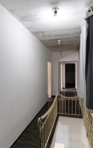 Casa à venda com 525m², 8 quartos e 4 vagas Casa à venda com 525m², 8 quartos e 4 vagasCasa 3 - Corredor