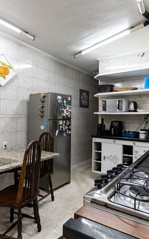 Casa à venda com 525m², 8 quartos e 4 vagas Casa à venda com 525m², 8 quartos e 4 vagasCasa 2 - Cozinha