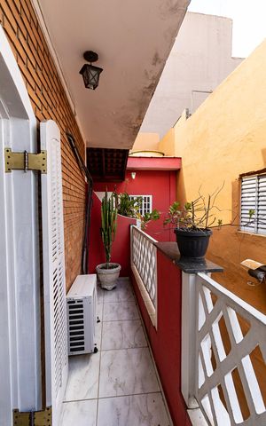 Casa à venda com 525m², 8 quartos e 4 vagas Casa à venda com 525m², 8 quartos e 4 vagasCasa 1 - Varanda da Suíte 1