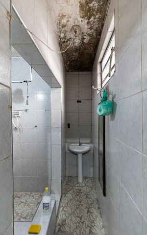 Casa à venda com 525m², 8 quartos e 4 vagas Casa à venda com 525m², 8 quartos e 4 vagasCasa 3 - Banheiro 2