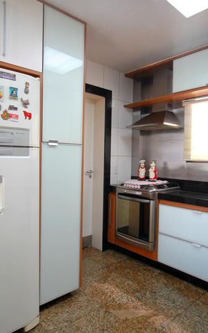 Apartamento à venda com 220m², 4 quartos e 4 vagasCozinha