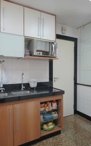 Apartamento à venda com 220m², 4 quartos e 4 vagasCozinha
