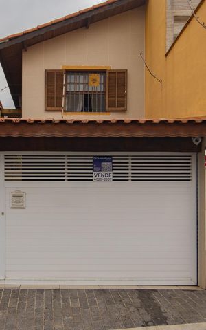Casa à venda com 224m², 3 quartos e 3 vagas Casa à venda com 224m², 3 quartos e 3 vagasFachada Plaquinha