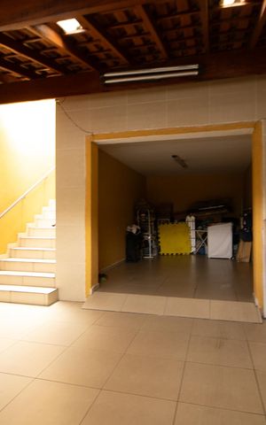 Casa à venda com 224m², 3 quartos e 3 vagas Casa à venda com 224m², 3 quartos e 3 vagasGaragem