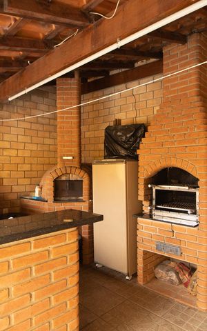 Casa à venda com 224m², 3 quartos e 3 vagas Casa à venda com 224m², 3 quartos e 3 vagasChurrasqueira