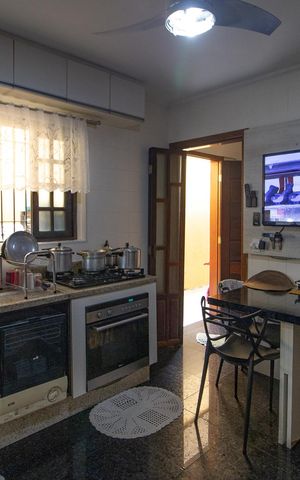 Casa à venda com 224m², 3 quartos e 3 vagas Casa à venda com 224m², 3 quartos e 3 vagasCozinha