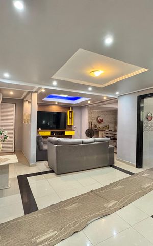 Casa de condomínio à venda com 300m², 4 quartos e 1 vaga Casa de condomínio à venda com 300m², 4 quartos e 1 vagaSala