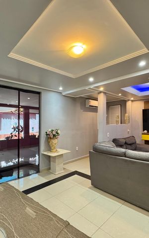 Casa de condomínio à venda com 300m², 4 quartos e 1 vaga Casa de condomínio à venda com 300m², 4 quartos e 1 vagaSala