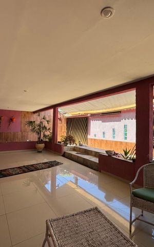 Casa de condomínio à venda com 300m², 4 quartos e 1 vaga Casa de condomínio à venda com 300m², 4 quartos e 1 vagaVaranda