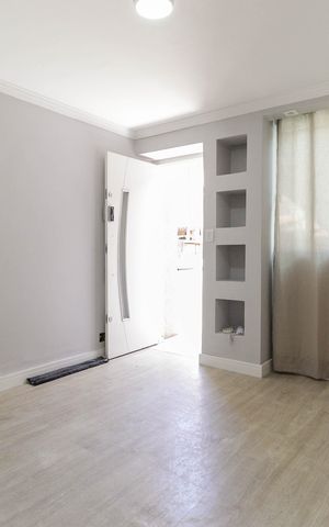 Casa de condomínio à venda com 140m², 3 quartos e 2 vagasSala
