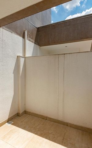Apartamento à venda com 163m², 4 quartos e 3 vagas Apartamento à venda com 163m², 4 quartos e 3 vagasVaranda