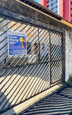 Casa à venda com 100m², 3 quartos e 2 vagas Casa à venda com 100m², 3 quartos e 2 vagasFachada + Plaquinha