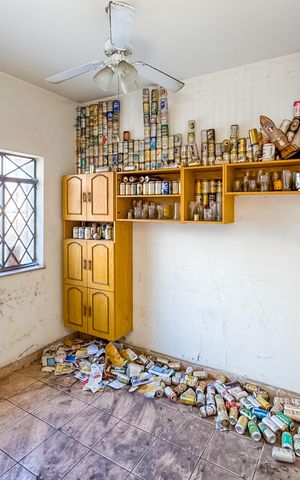 Casa à venda com 100m², 3 quartos e 2 vagas Casa à venda com 100m², 3 quartos e 2 vagasSala