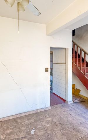 Casa à venda com 100m², 3 quartos e 2 vagas Casa à venda com 100m², 3 quartos e 2 vagasSala