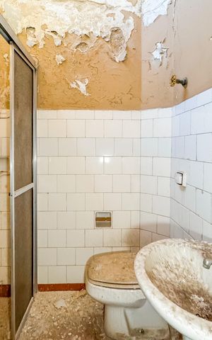 Casa à venda com 100m², 3 quartos e 2 vagas Casa à venda com 100m², 3 quartos e 2 vagasBanheiro