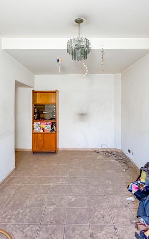 Casa à venda com 100m², 3 quartos e 2 vagas Casa à venda com 100m², 3 quartos e 2 vagasSala