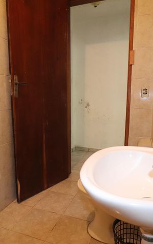 Casa à venda com 301m², 2 quartos e 4 vagasCasa 2 Banheiro 