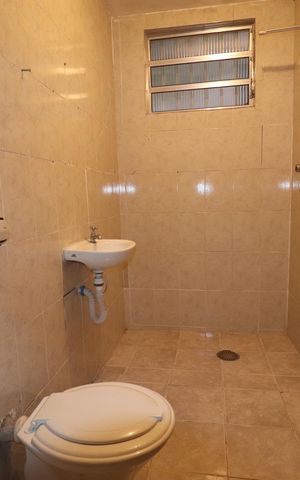 Casa à venda com 301m², 2 quartos e 4 vagasCasa 2 Banheiro 