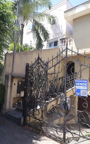 Casa à venda com 301m², 2 quartos e 4 vagasFachada