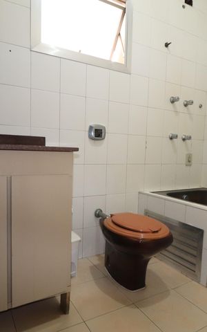 Casa à venda com 301m², 2 quartos e 4 vagasBanheiro 2
