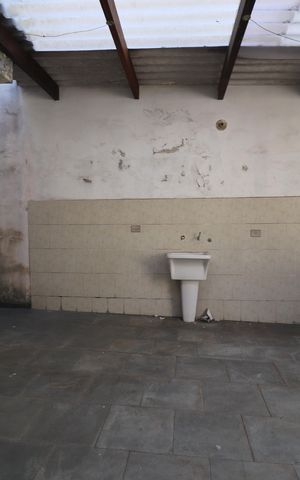 Casa à venda com 301m², 2 quartos e 4 vagasQuintal