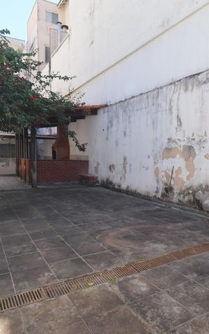 Casa à venda com 301m², 2 quartos e 4 vagasQuintal