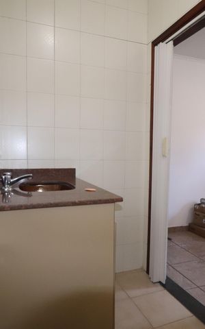 Casa à venda com 301m², 2 quartos e 4 vagasBanheiro Quarto 1 suíte