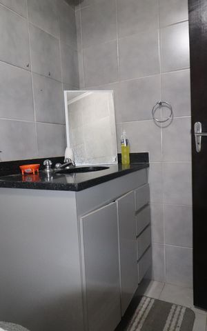 Casa à venda com 301m², 2 quartos e 4 vagasBanheiro 2