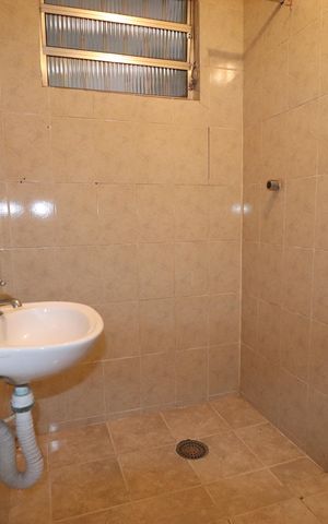 Casa à venda com 301m², 2 quartos e 4 vagasCasa 2 Banheiro 