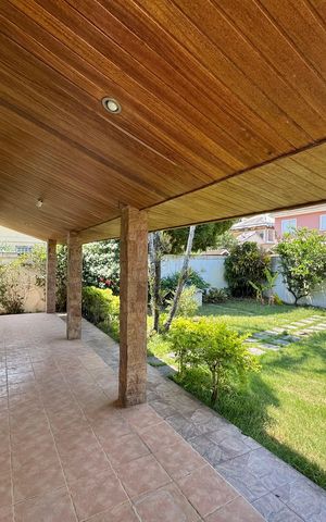 Casa de condomínio à venda com 190m², 3 quartos e 2 vagas Casa de condomínio à venda com 190m², 3 quartos e 2 vagasÁrea externa