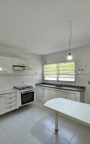 Casa de condomínio à venda com 190m², 3 quartos e 2 vagas Casa de condomínio à venda com 190m², 3 quartos e 2 vagasCozinha