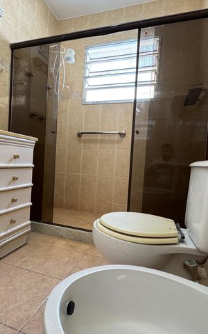 Casa de condomínio à venda com 190m², 3 quartos e 2 vagas Casa de condomínio à venda com 190m², 3 quartos e 2 vagasSuíte - Banheiro