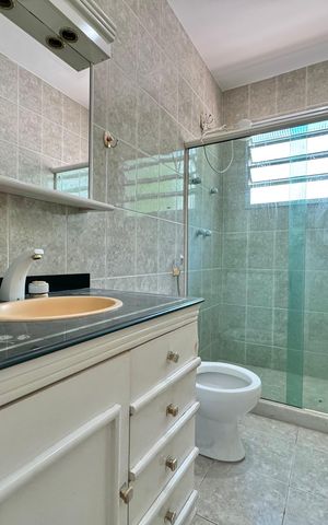 Casa de condomínio à venda com 190m², 3 quartos e 2 vagas Casa de condomínio à venda com 190m², 3 quartos e 2 vagasBanheiro Social
