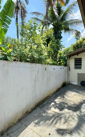 Casa de condomínio à venda com 190m², 3 quartos e 2 vagas Casa de condomínio à venda com 190m², 3 quartos e 2 vagasÁrea externa