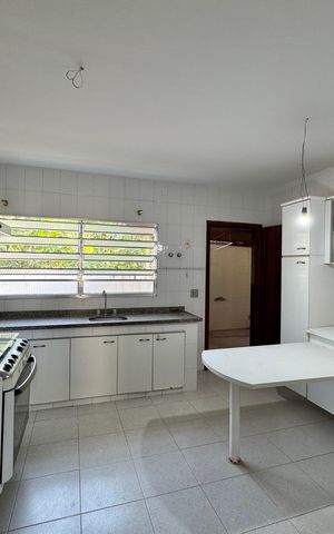 Casa de condomínio à venda com 190m², 3 quartos e 2 vagas Casa de condomínio à venda com 190m², 3 quartos e 2 vagasCozinha