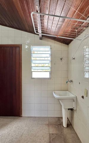 Casa de condomínio à venda com 190m², 3 quartos e 2 vagas Casa de condomínio à venda com 190m², 3 quartos e 2 vagasÁrea de Serviço