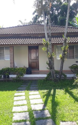 Casa de condomínio à venda com 190m², 3 quartos e 2 vagas Casa de condomínio à venda com 190m², 3 quartos e 2 vagasÁrea externa