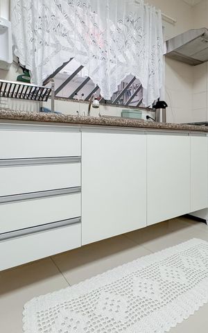 Casa à venda com 100m², 3 quartos e 2 vagas Casa à venda com 100m², 3 quartos e 2 vagasCozinha - Armários