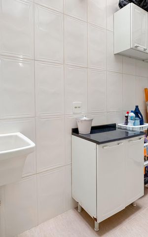 Casa à venda com 100m², 3 quartos e 2 vagas Casa à venda com 100m², 3 quartos e 2 vagasÁrea de Serviço