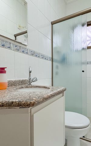 Casa à venda com 100m², 3 quartos e 2 vagas Casa à venda com 100m², 3 quartos e 2 vagasBanheiro da Suíte